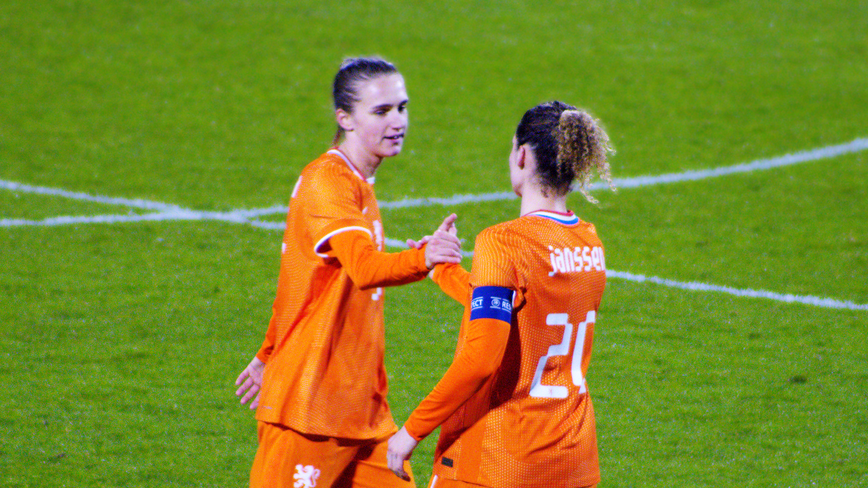Vivianne Miedema, Dominique Janssen en Veerle Buurman spreken zich uit over ’turbulent’ 2025!