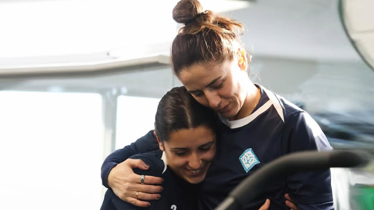 Coach Daniëlle van de Donk en Isa Kardinaal ontslagen!