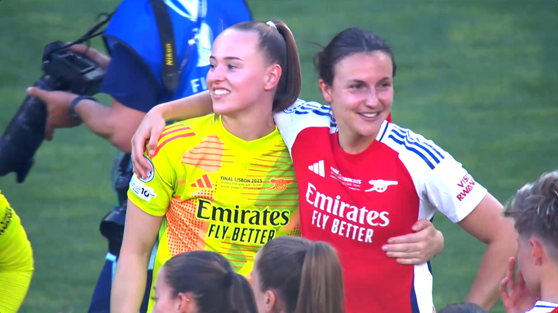 Daphne van Domselaar na blessure terug in training!