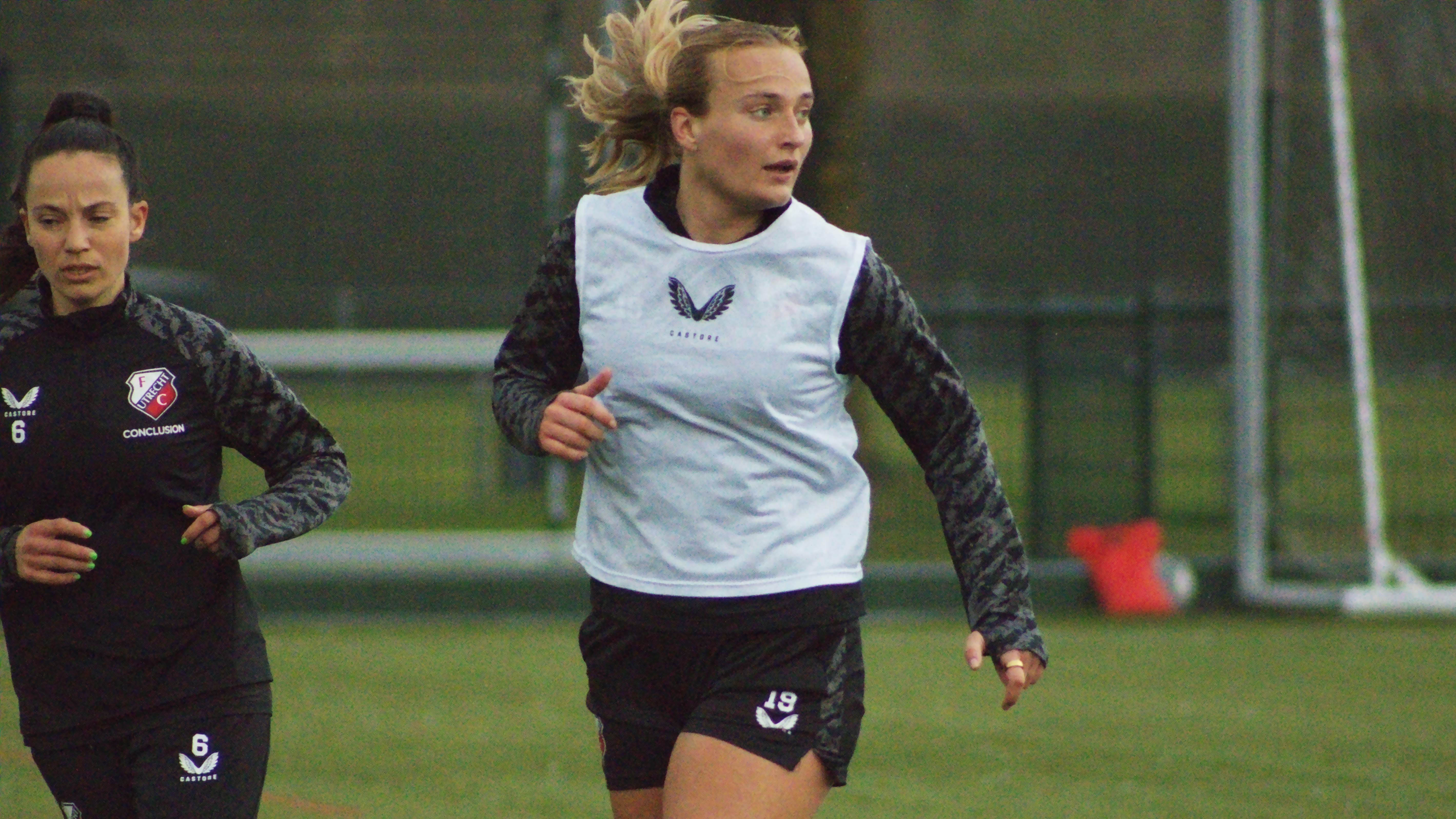 Interview: FC Utrecht-spits Lobke Loonen over kans op topscorerstitel in Eredivisie!