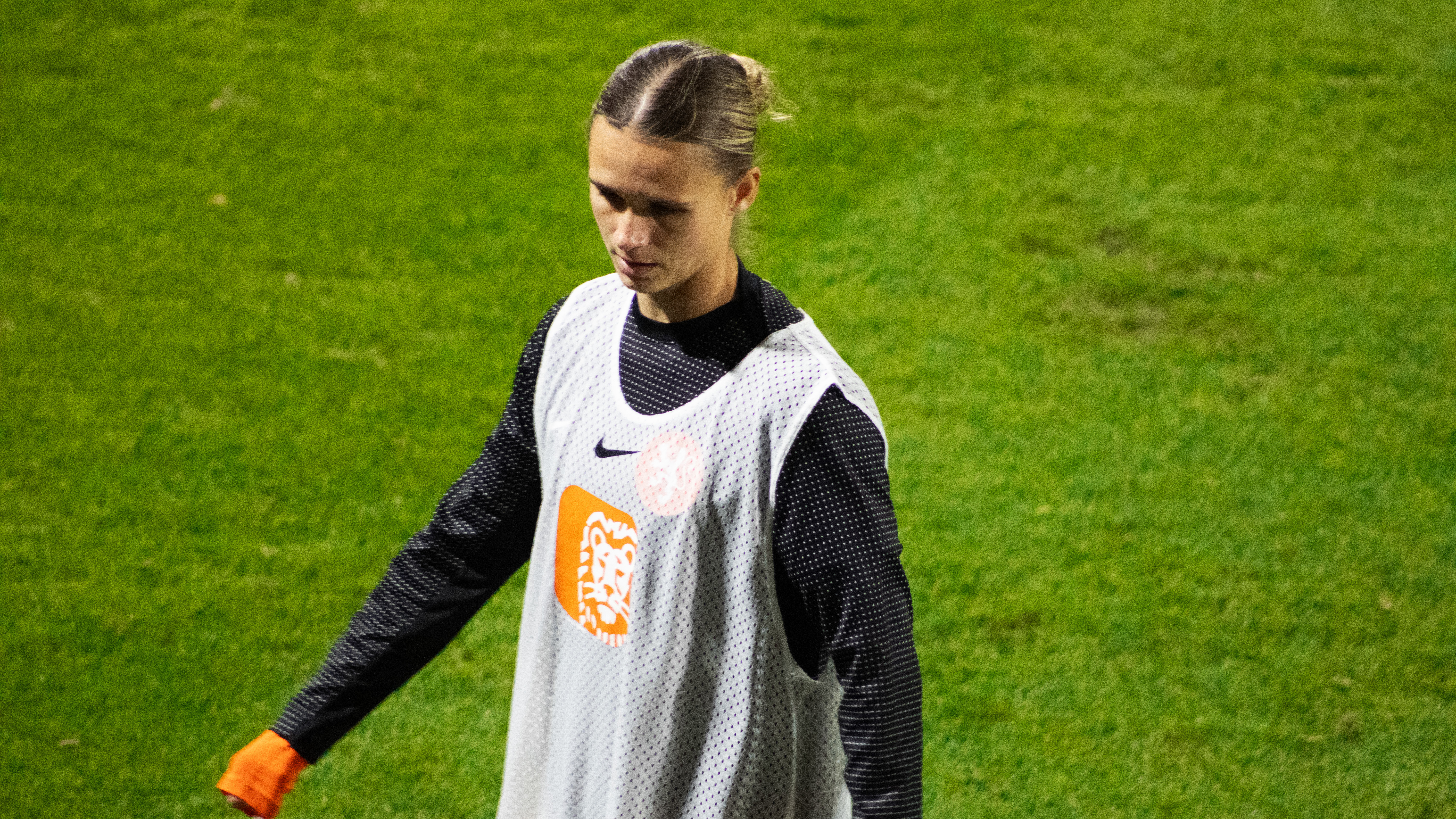 Manchester City overbelast Kerstin Casparij waardoor Bondscoaches haar in bescherming nemen.