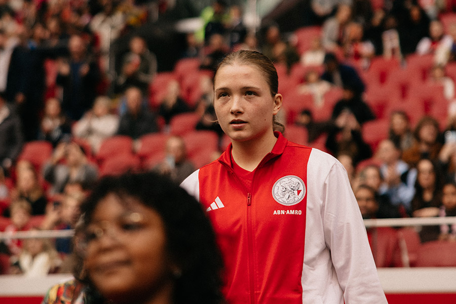 Multifunctionele Jonna van de Velde maakt betaalde transfer van Ajax!