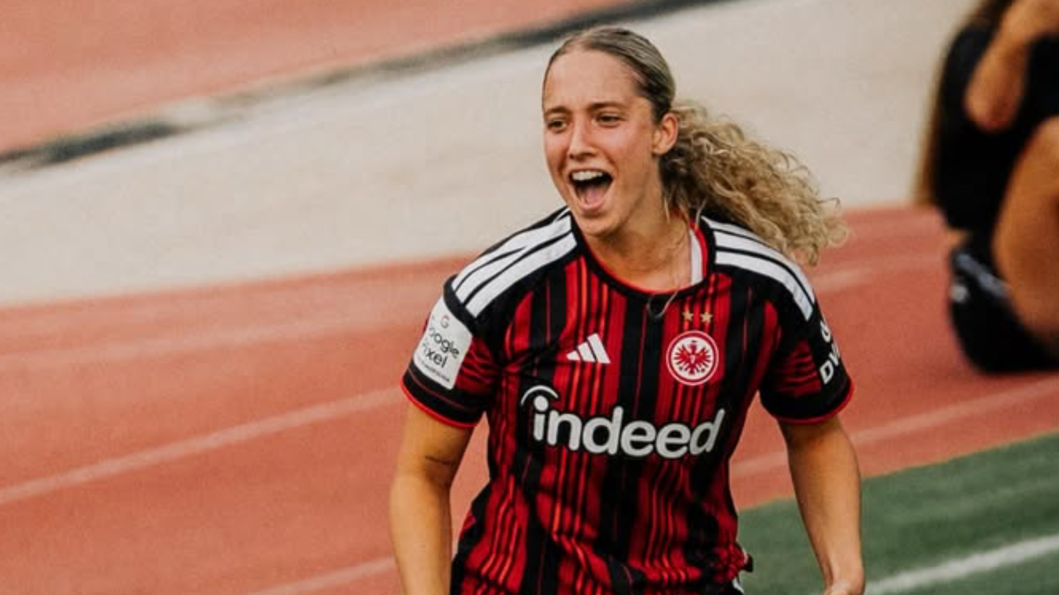 Danique Tolhoek maakt Bundesliga-debuut bij winnend Eintracht Frankfurt!