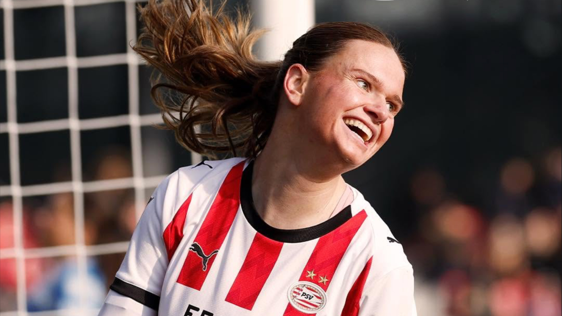 PSV verder in Champions League dankzij hattrick van snelheidsduivel Liz Rijsbergen