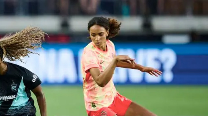 Nina Nijstad krijgt Oorwassing bij basisdebuut voor Portland Thorns!
