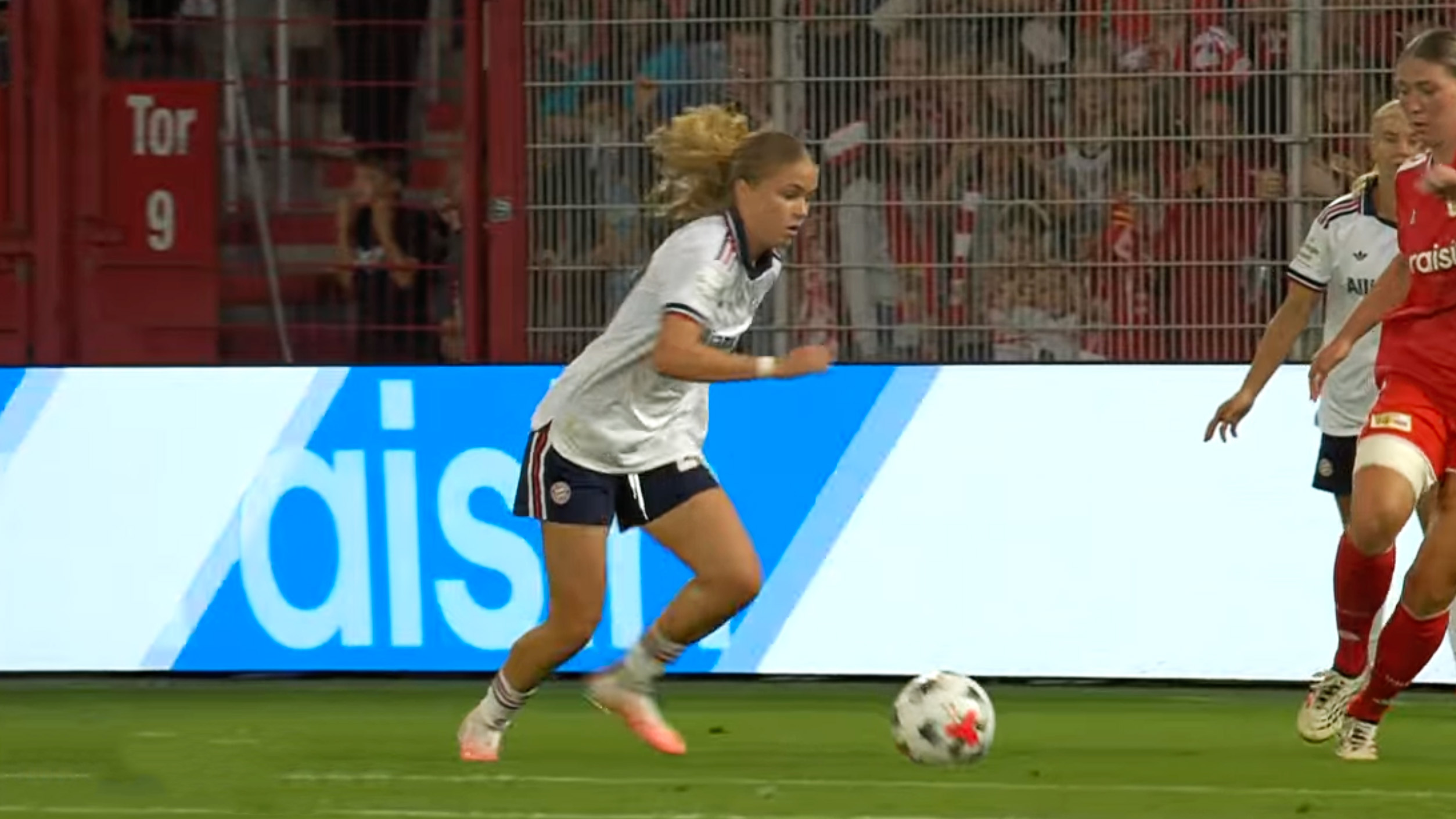 Sophie Proost Scoort Prachtgoal tijdens Bundesliga Debuut!
