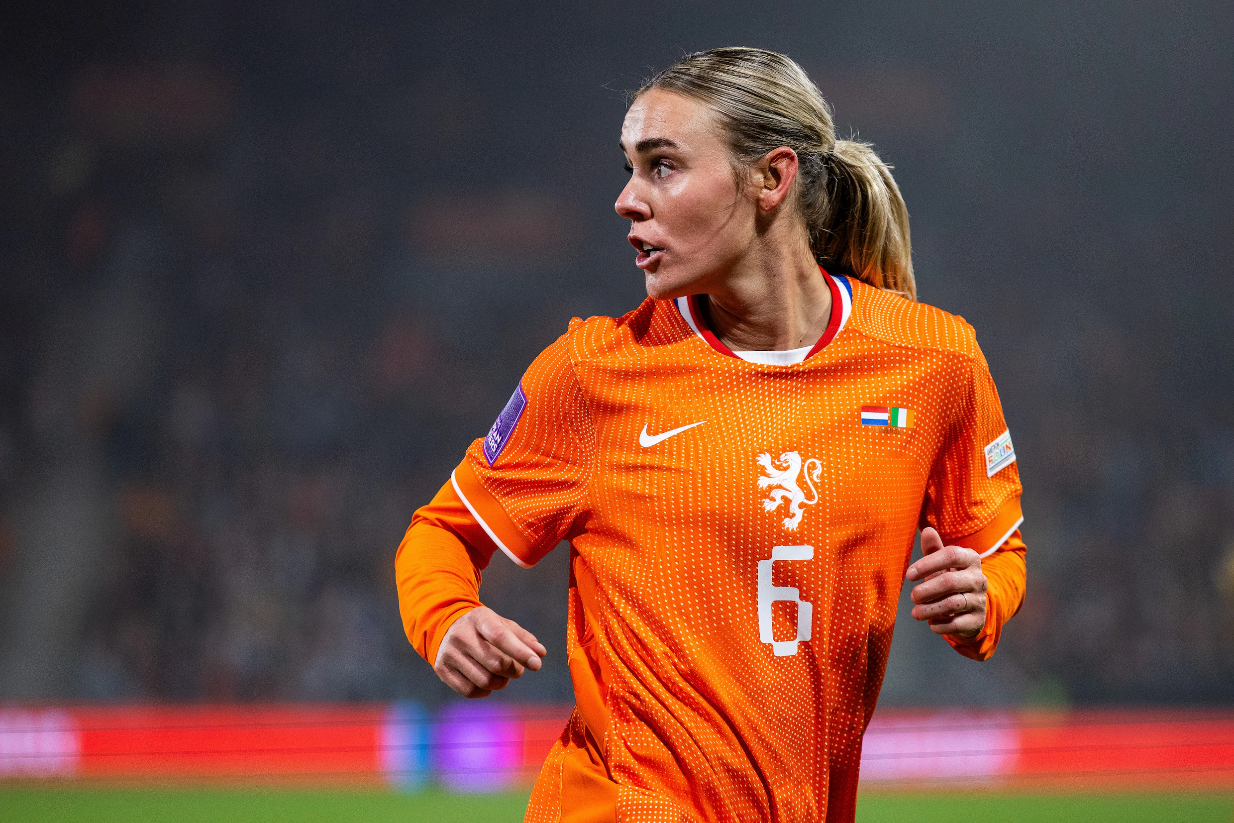 De OranjeVrouwen Klonteren Te Veel Voor Het Doel.